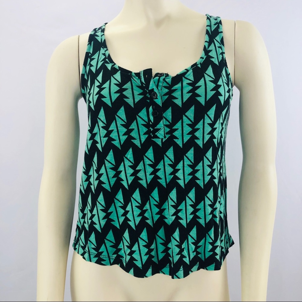 Modish One Geometric Tank